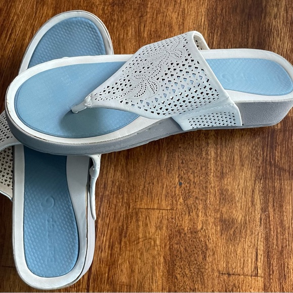 Baretraps White Palm tree Sandal. Size 8 M - Picture 3 of 6